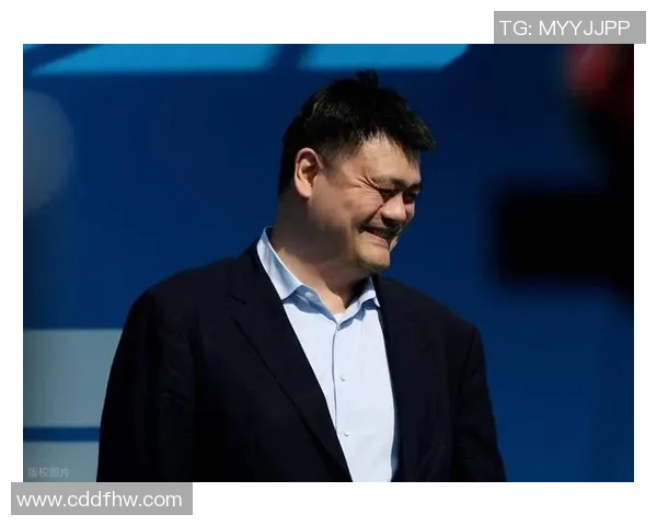 姚明在比赛中坚持要求冰水以保持最佳状态引发热议