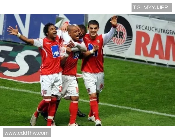 西甲激战：本菲卡3-0拜仁乌龙球引发争议判罚全场沸腾